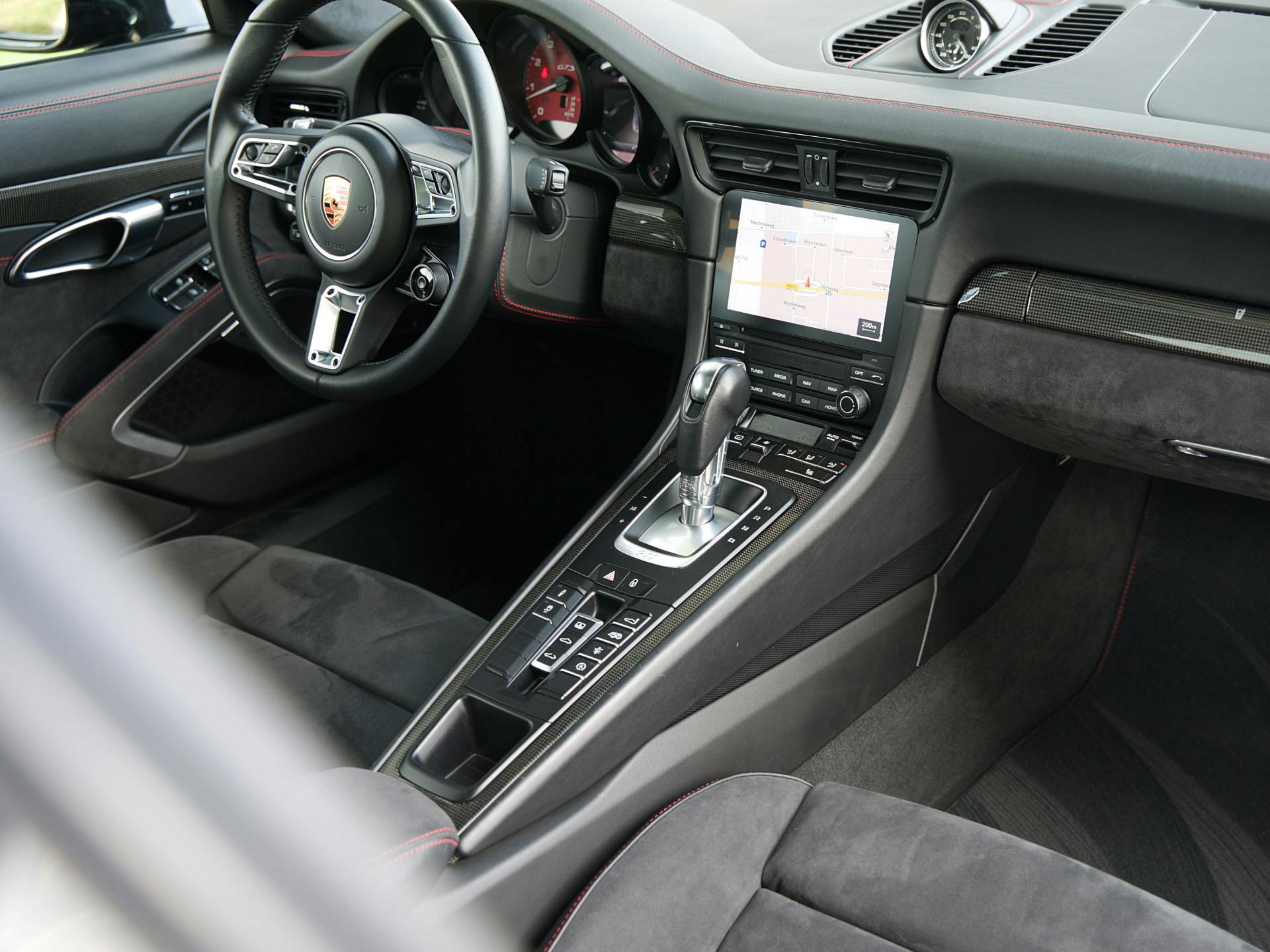 Porsche 911 3.0 Carrera 4 GTS | Burmester